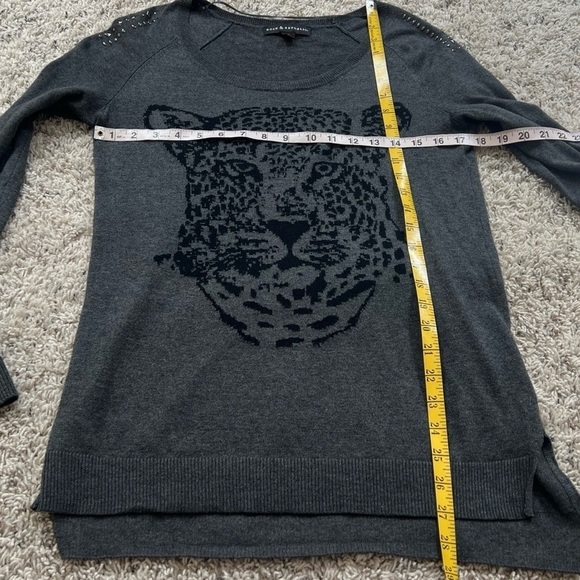Rock & Republic Scoop Neck High Low Cheetah Long Sleeve Sweater Gray Studded S - Picture 4 of 8